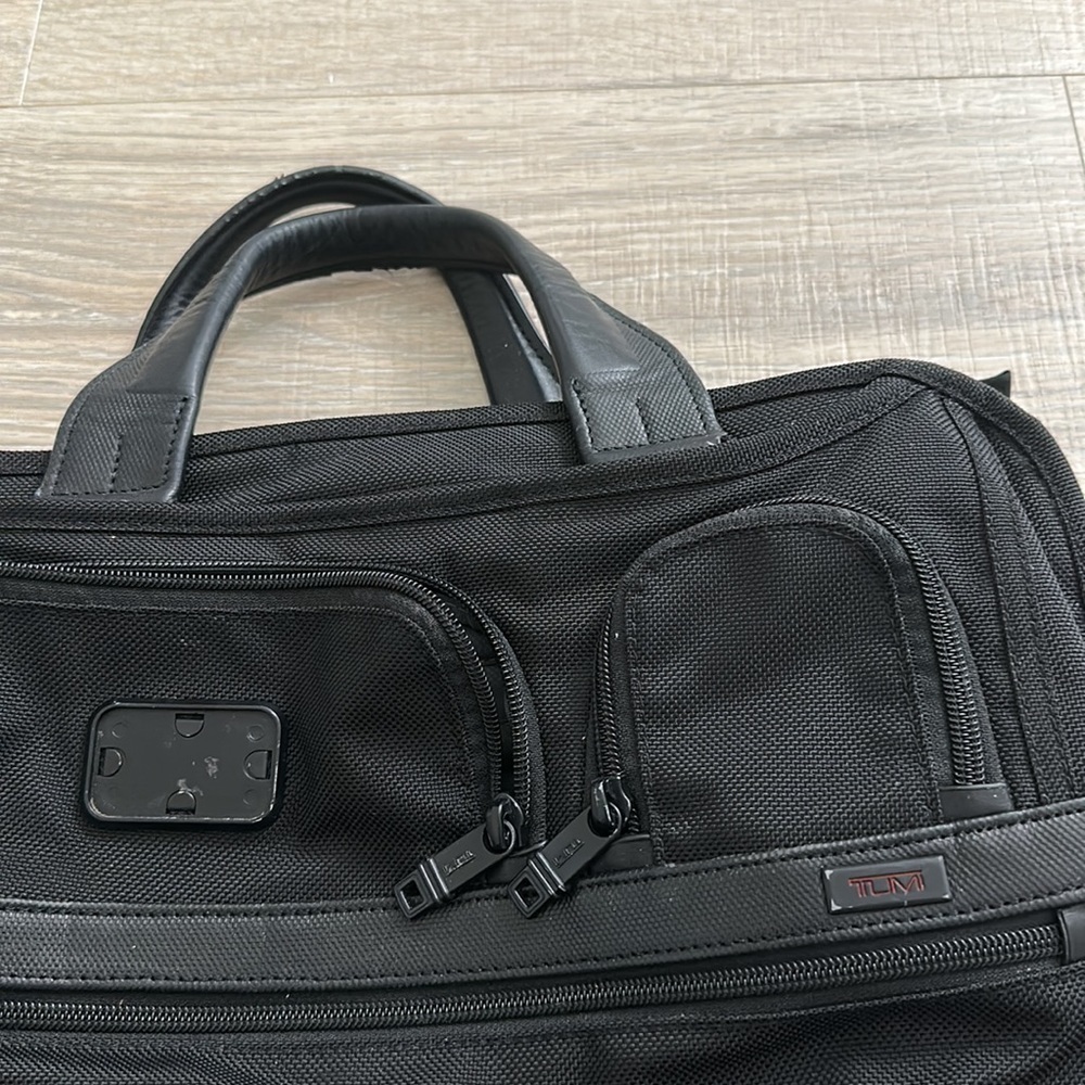 Tumi alpha 2 black expandable laptop briefcase bag 26141D2 - Picture 16 of 16